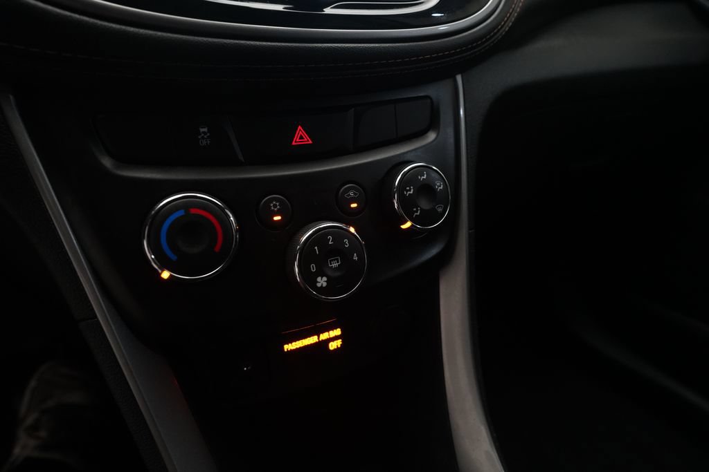 Used 2020 Chevrolet Trax LT w/ LT Convenience Package FWD image 20
