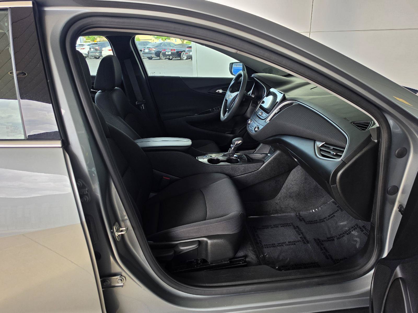 Used 2025 Chevrolet Malibu LT FWD image 7