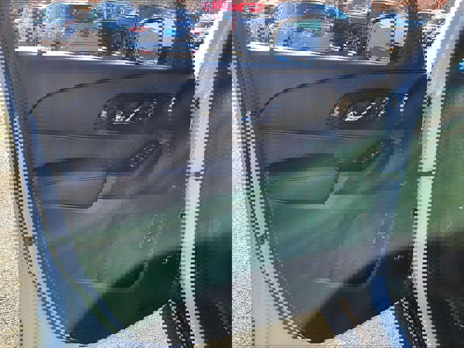 Used 2023 Chevrolet Traverse RS image 9