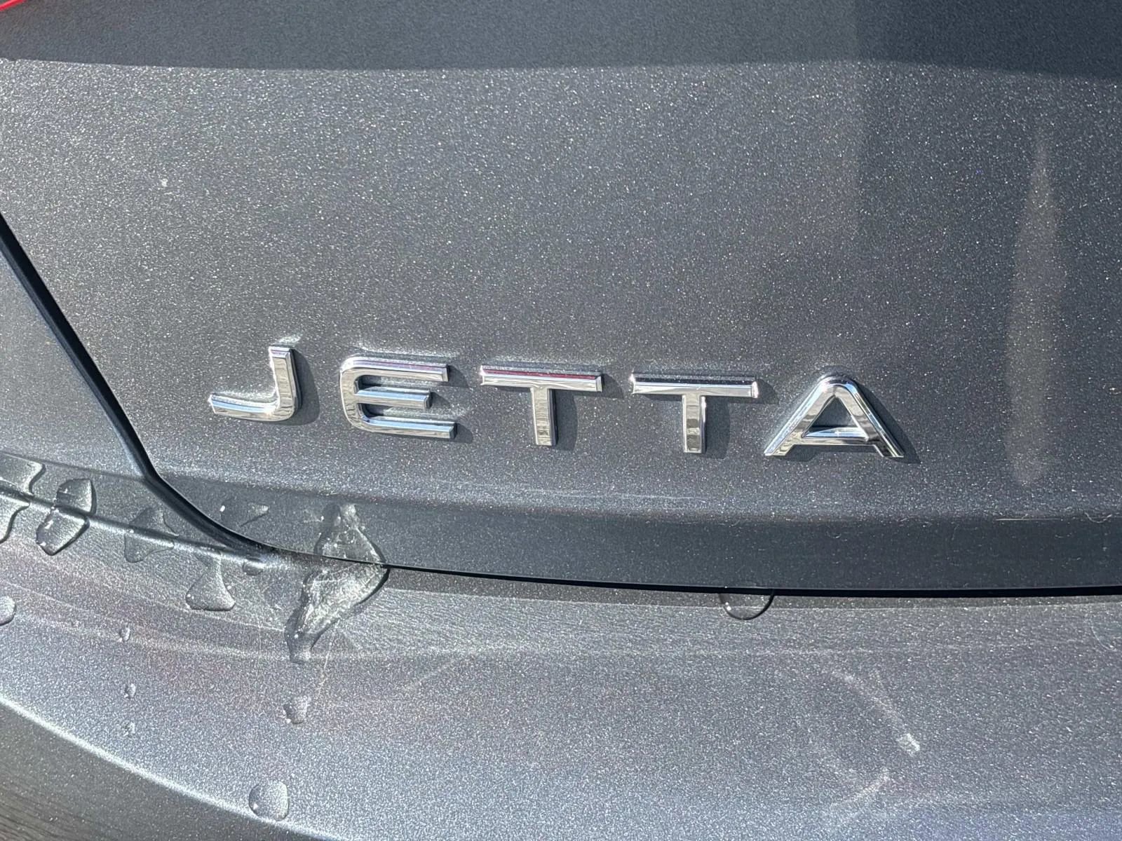 Used 2024 Volkswagen Jetta SE w/ Panoramic Sunroof Package image 8