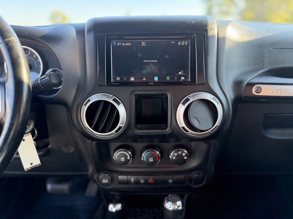 Used 2015 Jeep Wrangler Rubicon w/ Connectivity Group AWD/4WD image 26