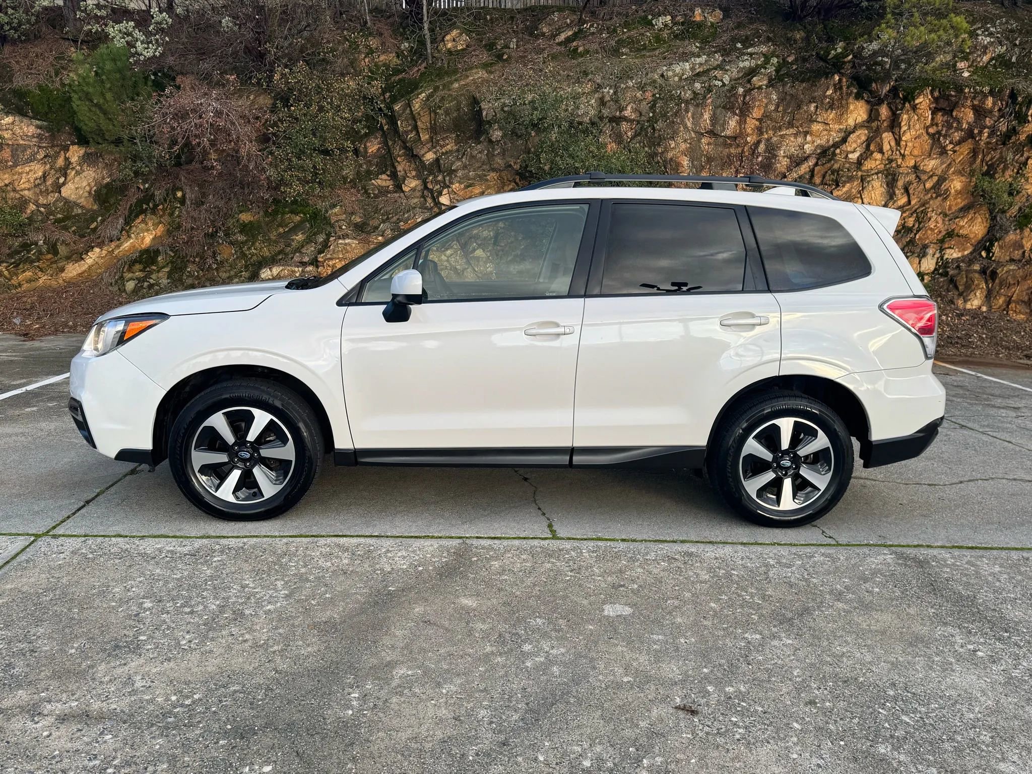 Used 2017 Subaru Forester 2.5i Premium w/ All-Weather Package image 2