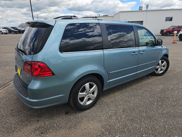 Used 2009 Volkswagen Routan SEL Premium FWD image 5