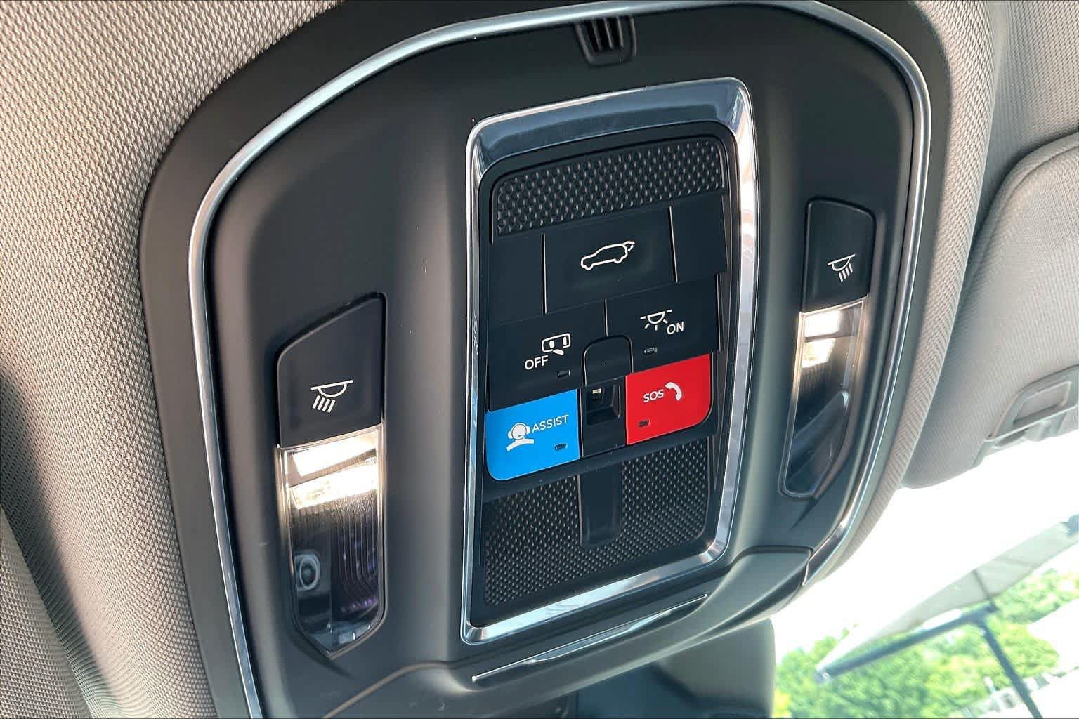 Used 2023 Jeep Grand Cherokee Limited w/ Black Appearance Package AWD/4WD image 32