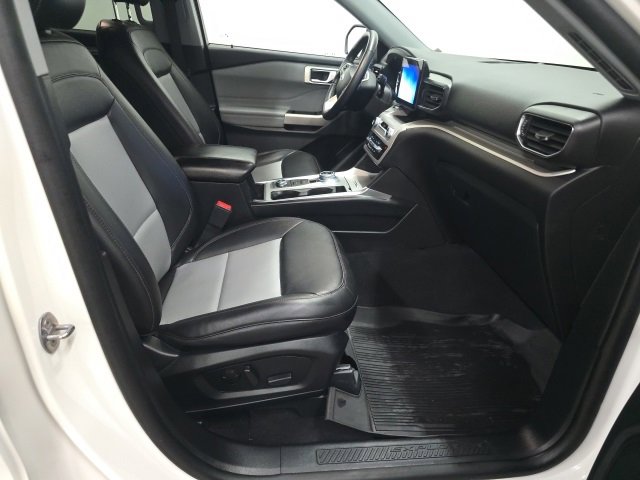 Used 2023 Ford Explorer XLT w/ Equipment Group 202A image 3