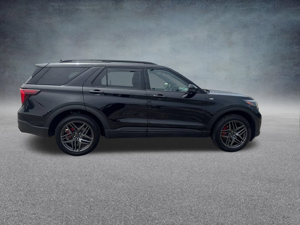Used 2025 Ford Explorer ST-Line w/ ST-Line Street Pack AWD/4WD image 6