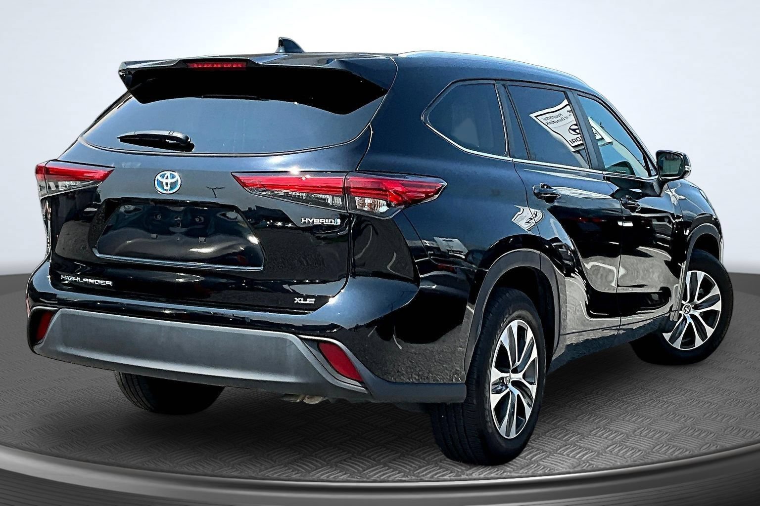 Used 2023 Toyota Highlander XLE FWD image 5
