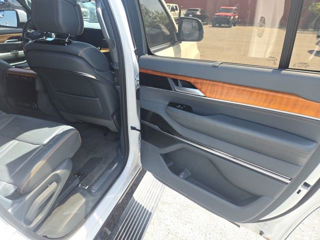 Used 2022 Jeep Grand Wagoneer Series II w/ Premium Group II AWD/4WD image 8