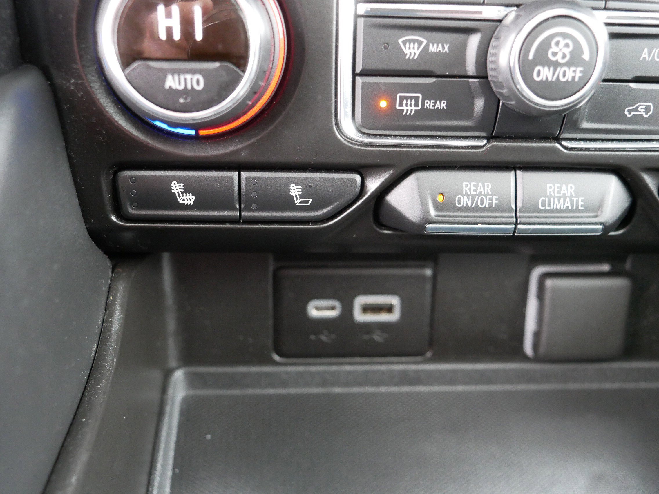 Used 2021 Chevrolet Tahoe Z71 w/ Z71 Signature Package image 31