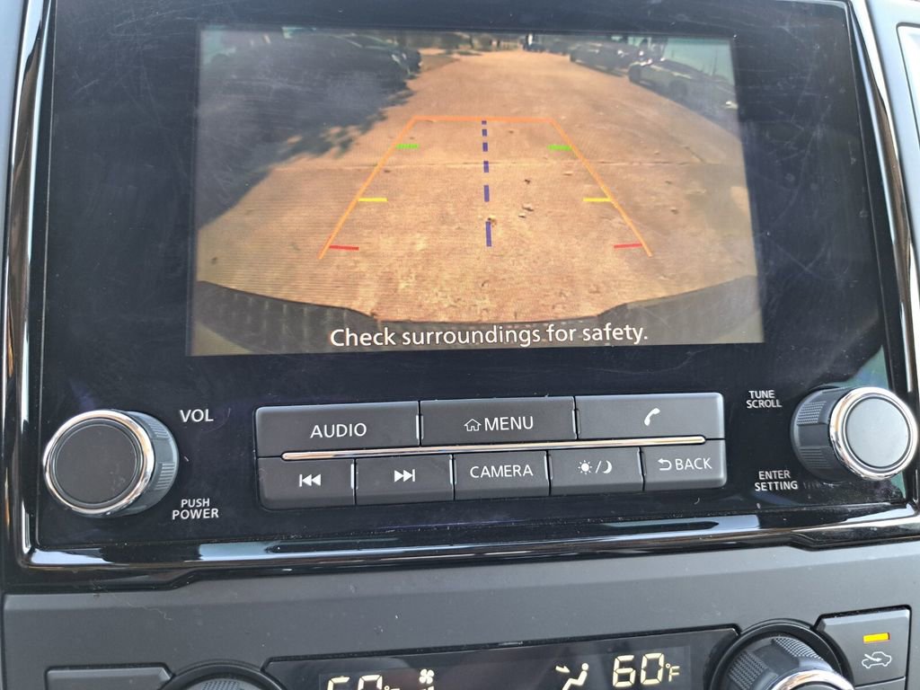 Used 2024 Nissan Titan SV w/ SV Convenience Package image 11