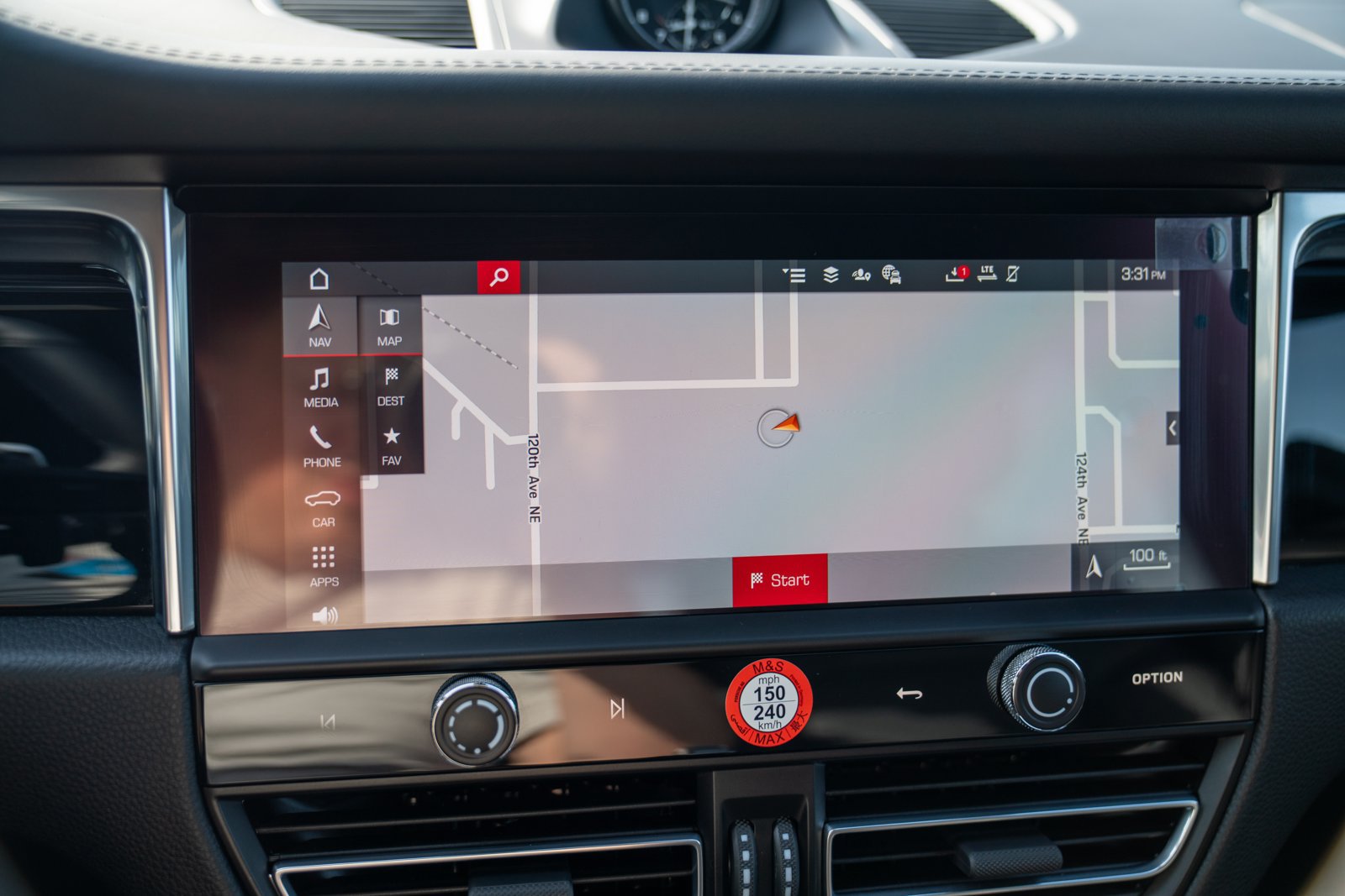 Certified 2026 Porsche Macan AWD/4WD image 18