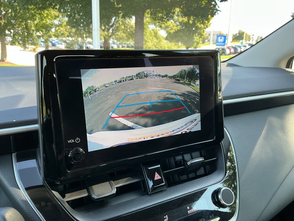 Used 2025 Toyota Corolla LE FWD image 27