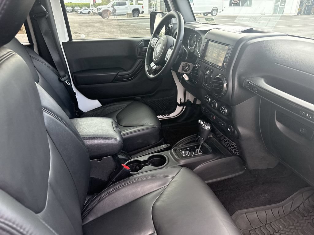 Used 2017 Jeep Wrangler Unlimited Sahara AWD/4WD image 35