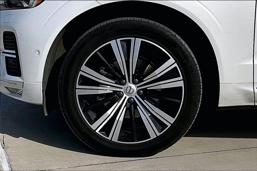 Used 2023 Volvo XC60 B5 Ultimate w/ Climate Package image 11