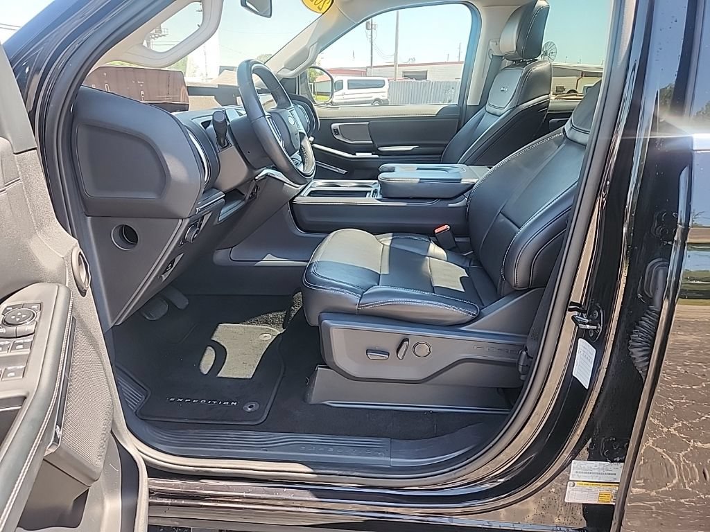 Used 2025 Ford Expedition Max Platinum AWD/4WD image 30