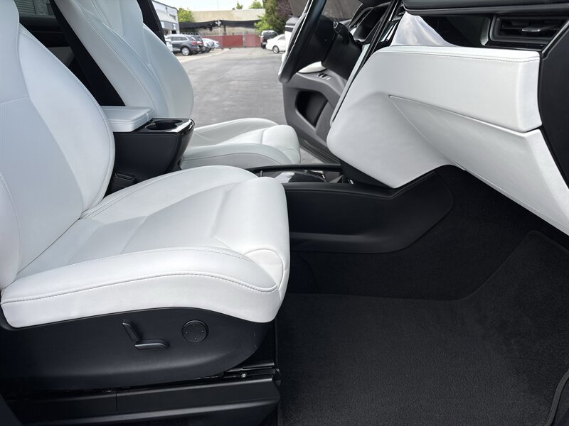 Used 2018 Tesla Model X 75D AWD/4WD image 37