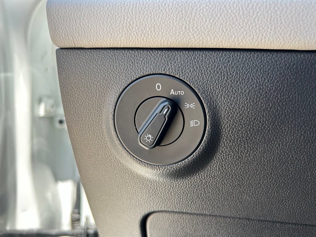 Certified 2023 Volkswagen Taos SE w/ Panoramic Sunroof Package FWD image 24