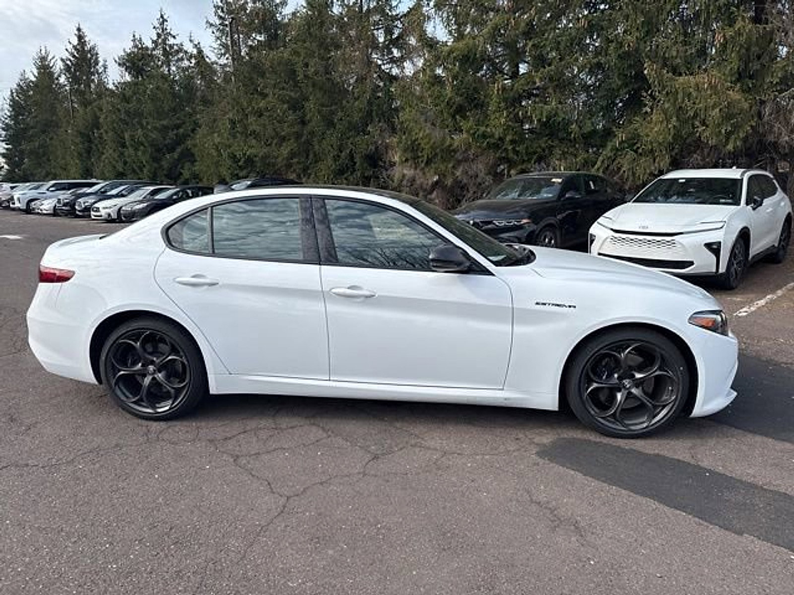 Used 2023 Alfa Romeo Giulia Estrema image 12