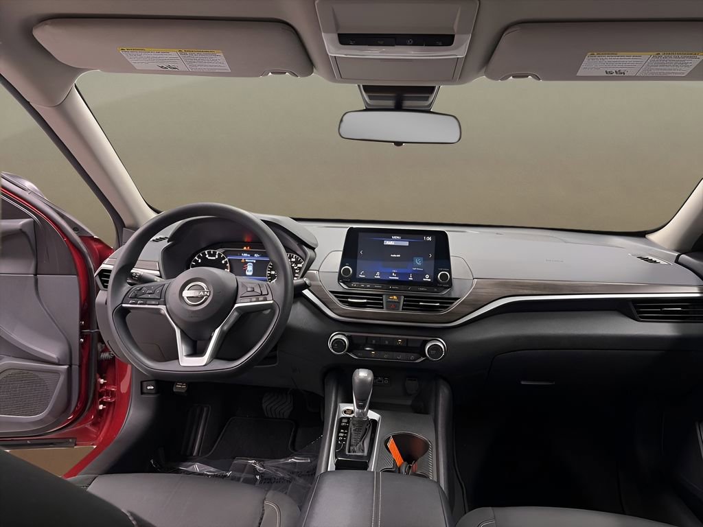 Used 2025 Nissan Altima 2.5 SV FWD image 18