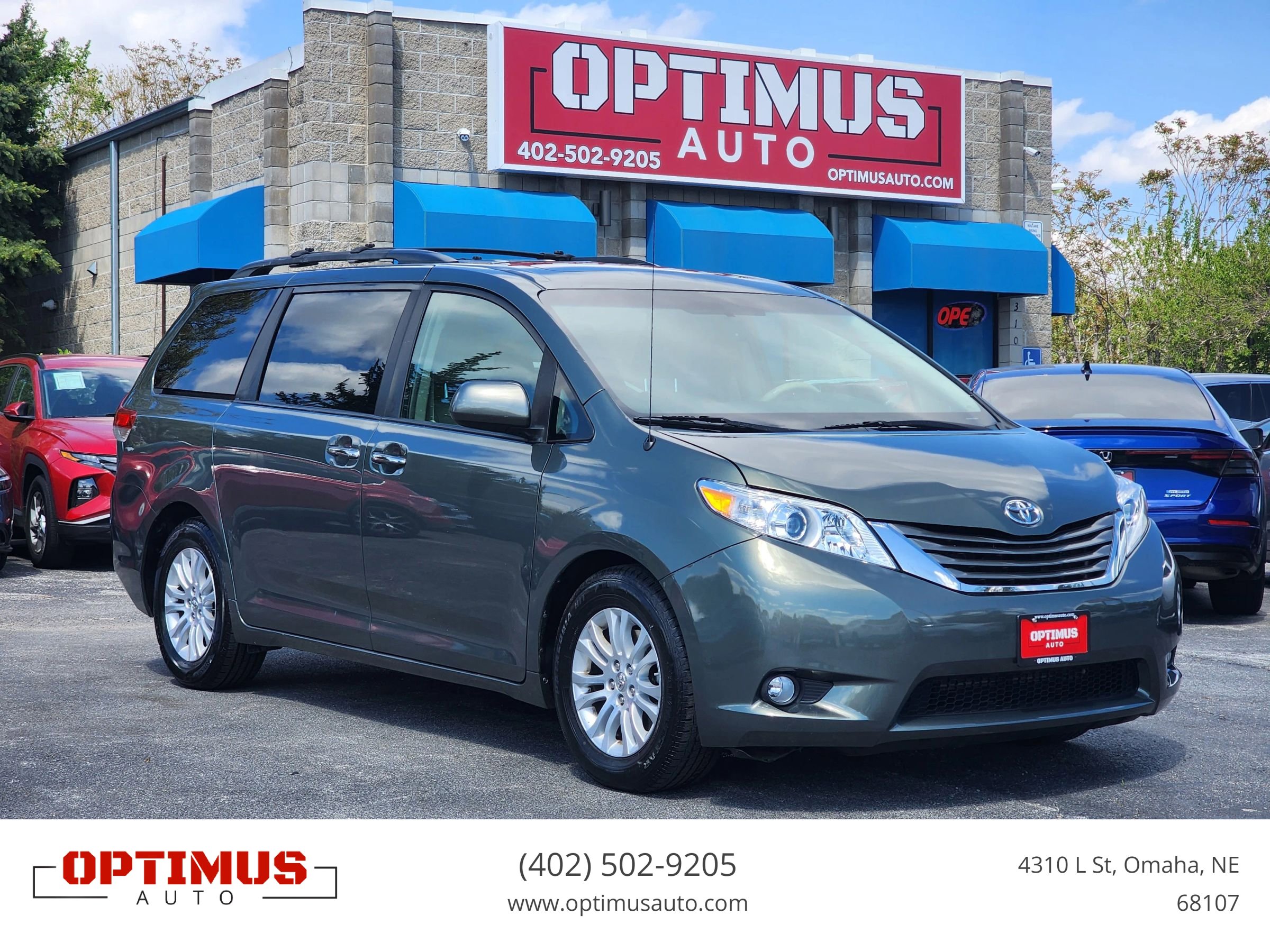 Used 2014 Toyota Sienna XLE w/ Entertainment Package FWD image 1
