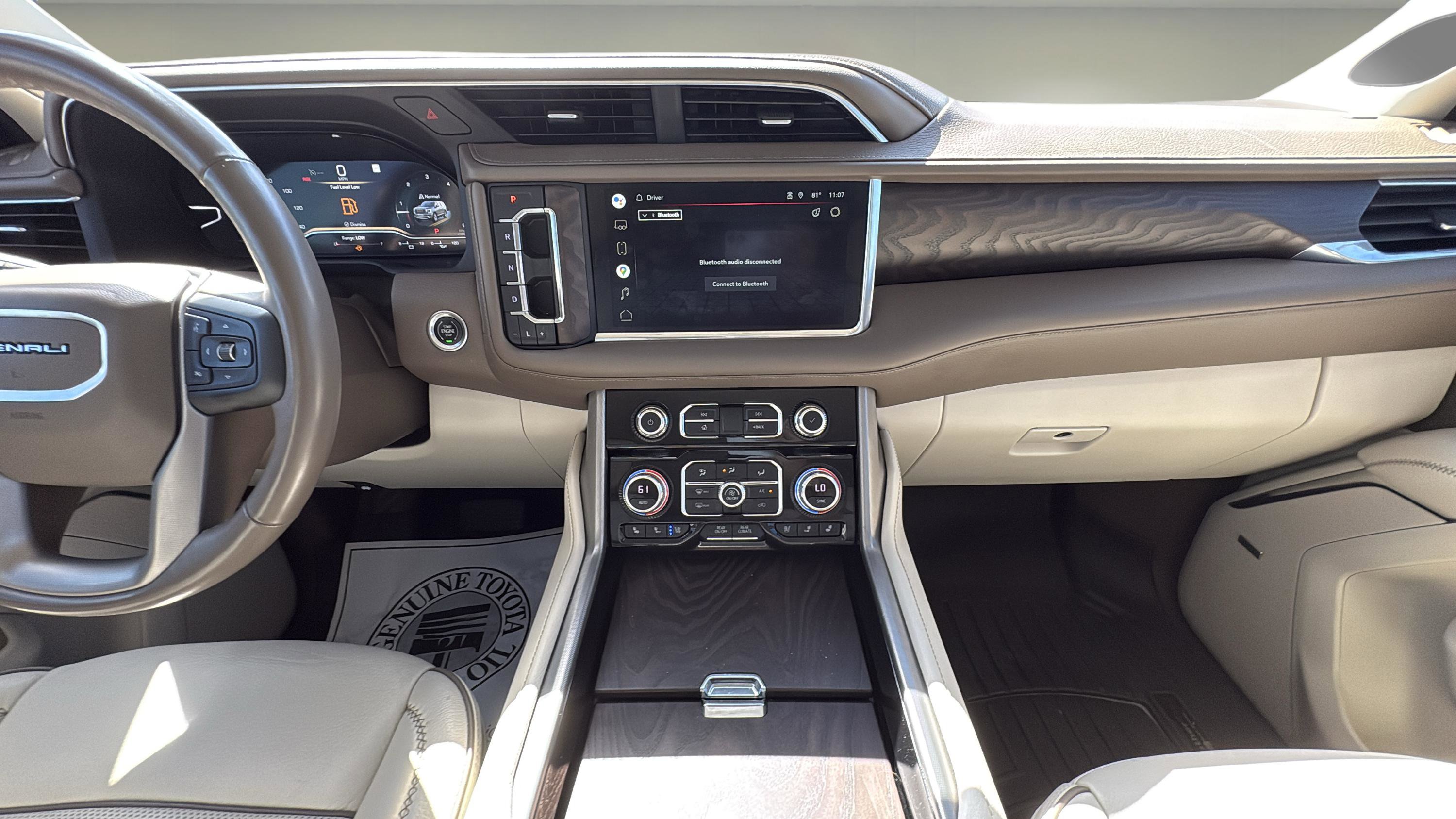 Used 2022 GMC Yukon XL Denali image 10