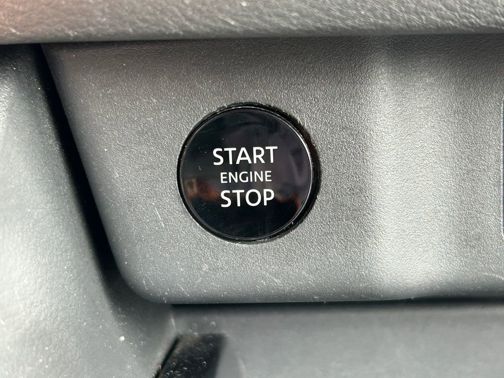 Used 2025 Nissan Rogue SV image 24