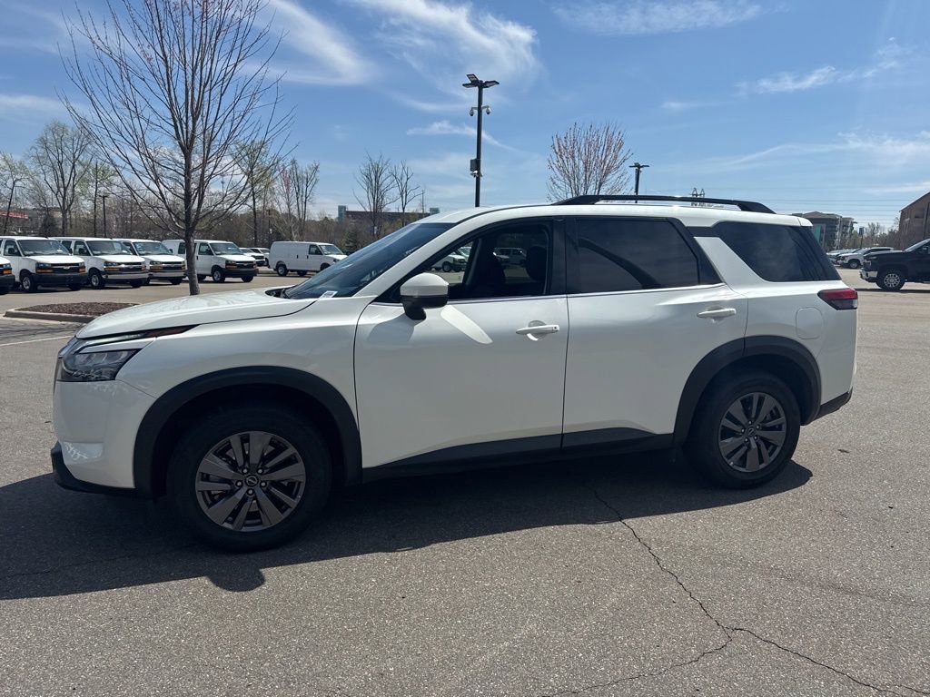 Used 2024 Nissan Pathfinder SV image 25