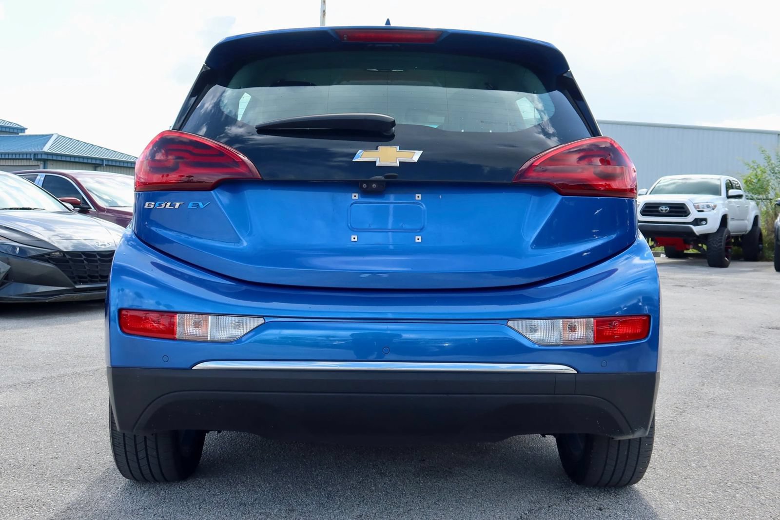 Used 2018 Chevrolet Bolt Premier w/ Driver Confidence II Package FWD image 3