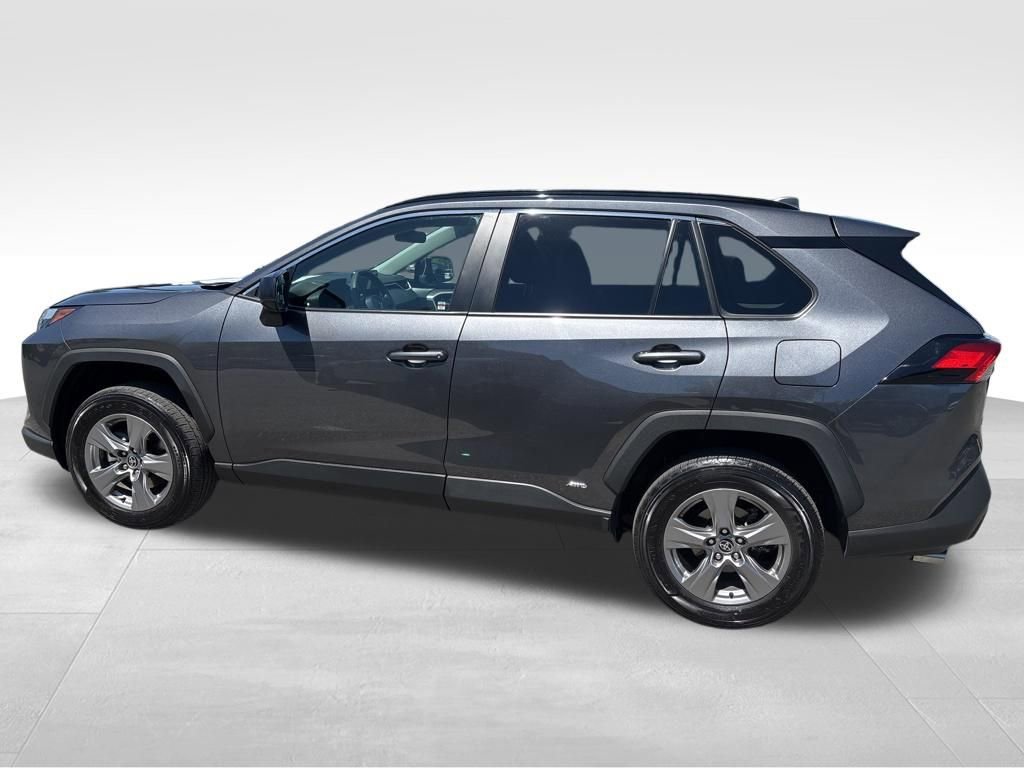 Used 2025 Toyota RAV4 LE AWD/4WD image 2