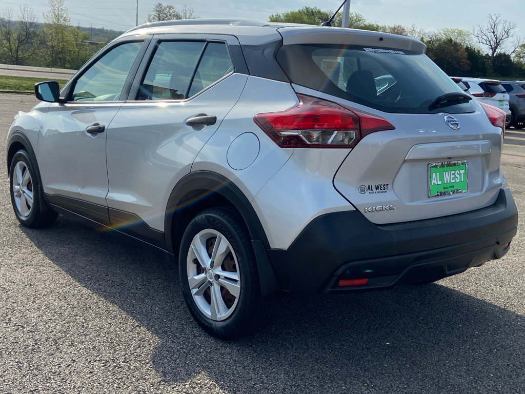 Used 2019 Nissan Kicks S image 6