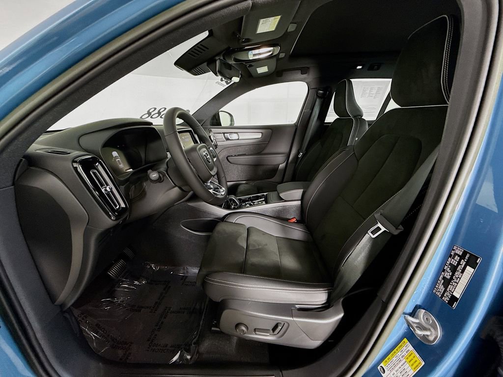 Used 2023 Volvo XC40 B5 Ultimate w/ Protection Package Premier image 22