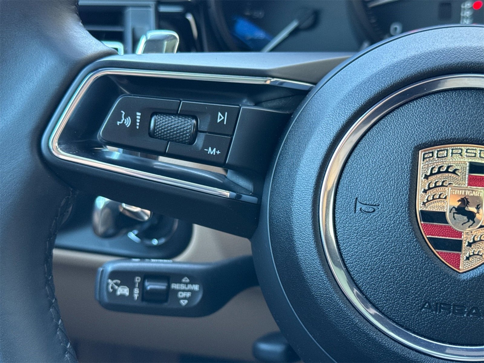 Used 2025 Porsche Macan image 27