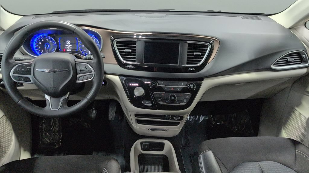 Used 2023 Chrysler Voyager LX FWD image 17