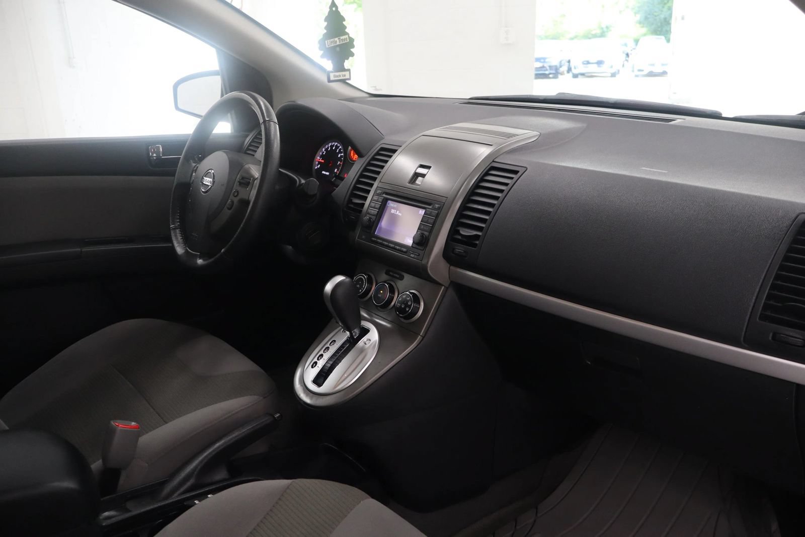 Used 2012 Nissan Sentra 2.0 SR w/ Special Edition Pkg FWD image 29
