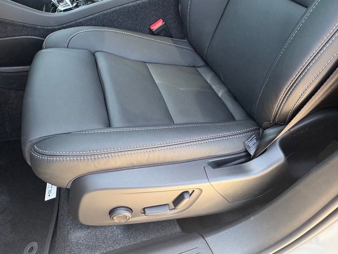 New 2026 Volvo XC40 B4 Plus w/ Protection Package Premier FWD image 18