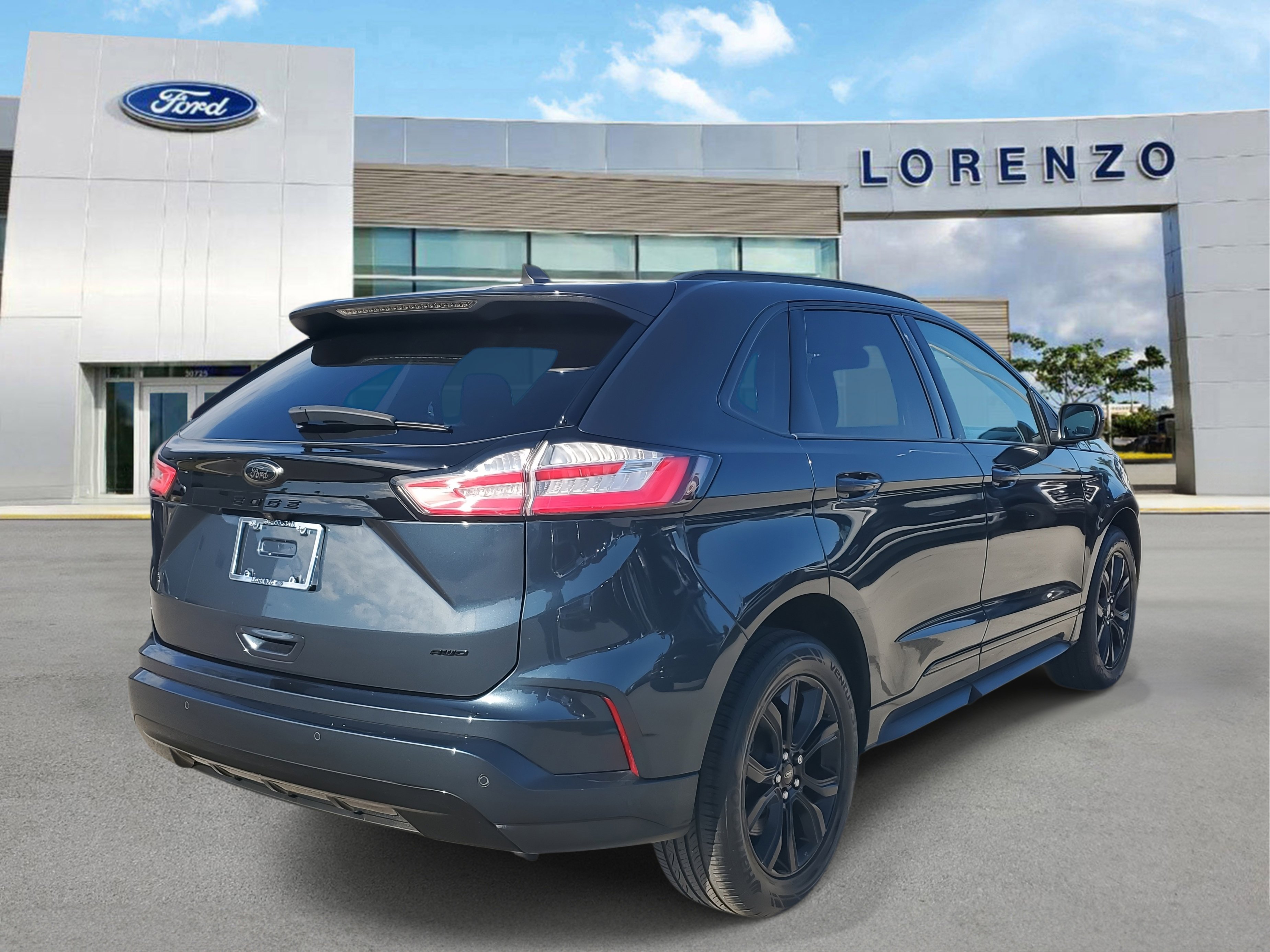 Used 2024 Ford Edge SE w/ Black Appearance Package image 6