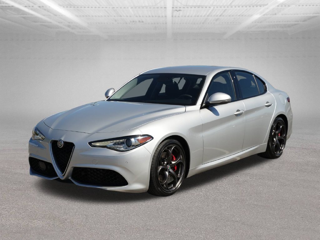 Used 2017 Alfa Romeo Giulia Ti w/ TI 19" Sport Package RWD image 3