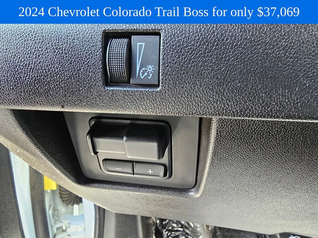 Used 2024 Chevrolet Colorado Trail Boss w/ Advanced Trailering Package AWD/4WD image 22