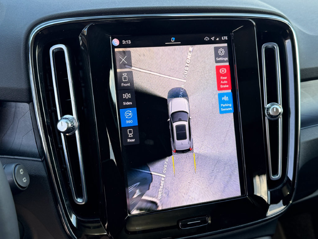Certified 2023 Volvo XC40 Recharge Plus AWD/4WD image 31