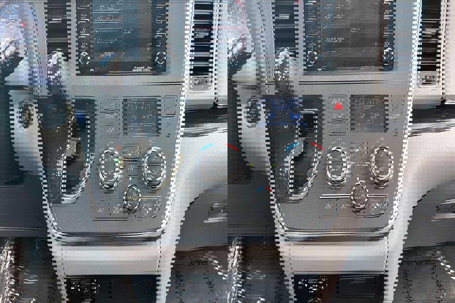 Used 2019 Toyota Sienna XLE image 39