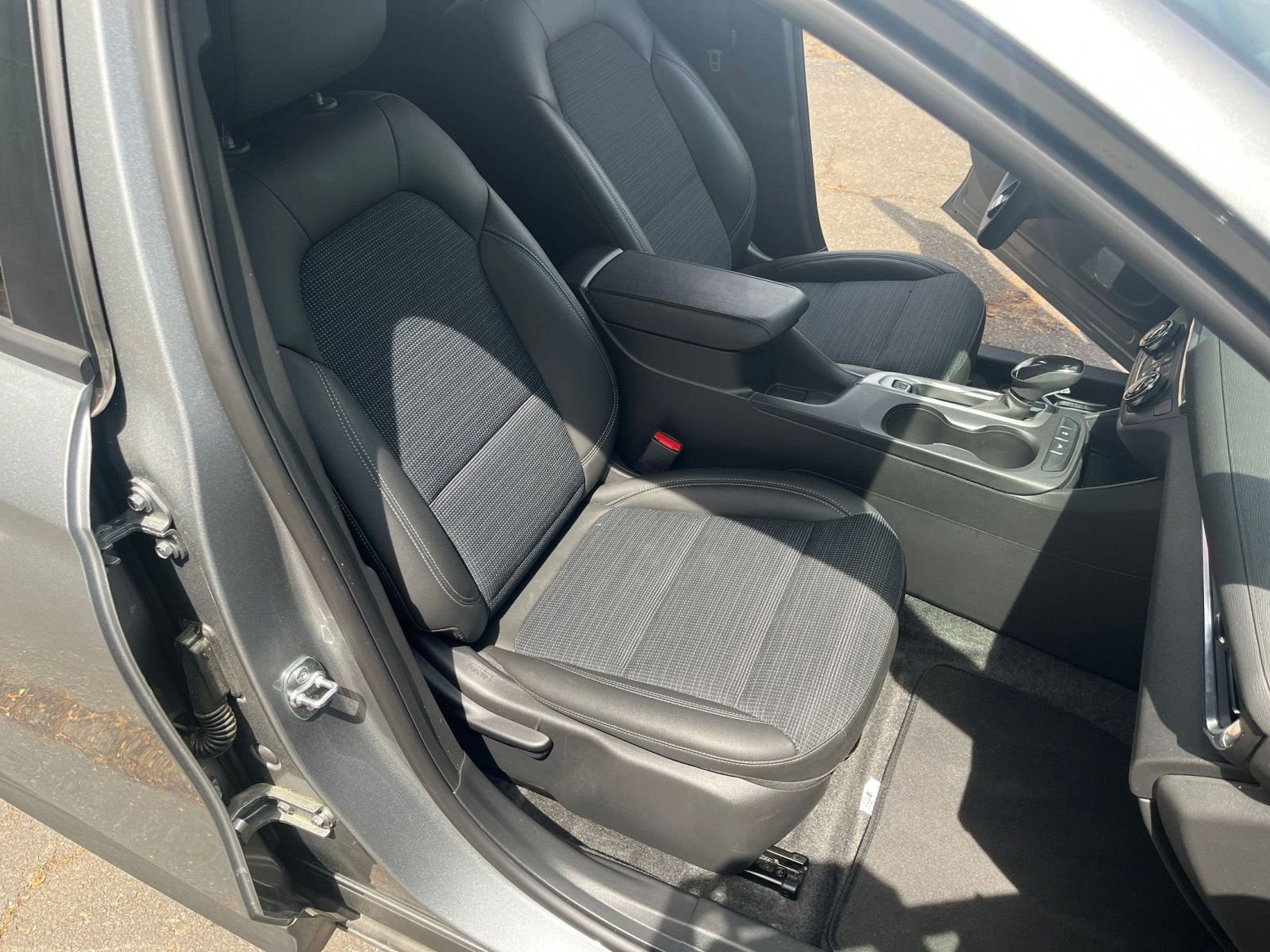 Used 2025 Buick Envista Preferred image 35