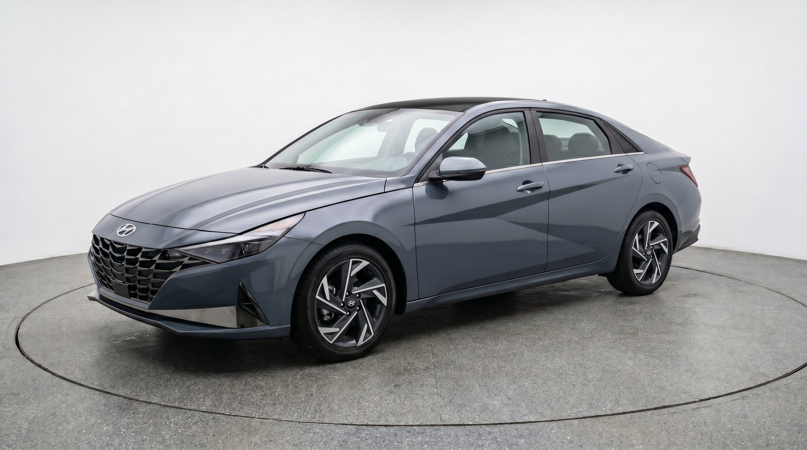Used 2025 Hyundai Elantra SEL FWD image 3