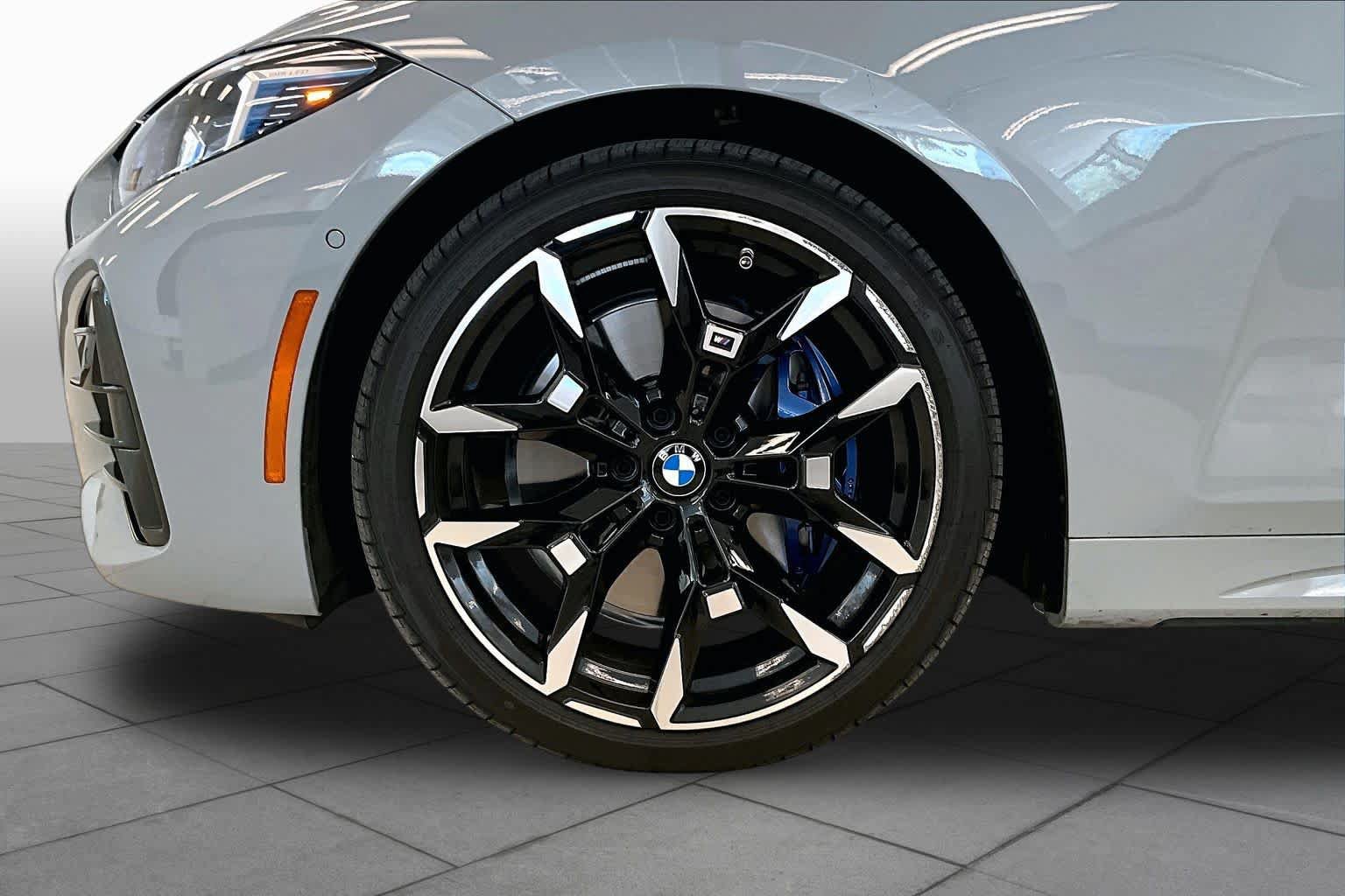 Used 2026 BMW M440i Convertible w/ Premium Package RWD image 9