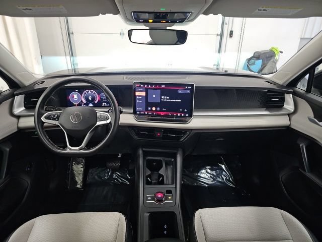 Used 2025 Volkswagen Tiguan SE w/ Panoramic Sunroof Package AWD/4WD image 30