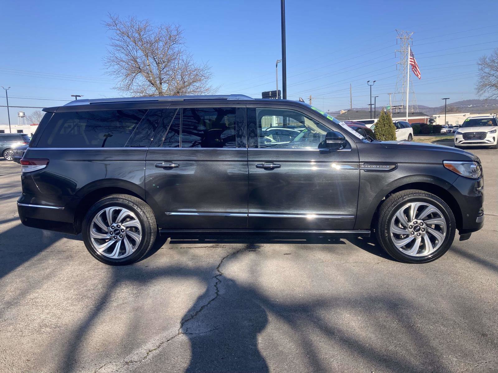 Certified 2022 Lincoln Navigator L Reserve image 2