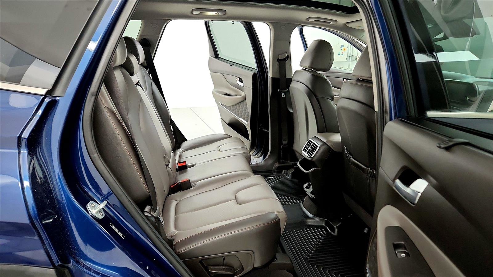 Used 2020 Hyundai Santa Fe SEL w/ Convenience + Premium Package image 18