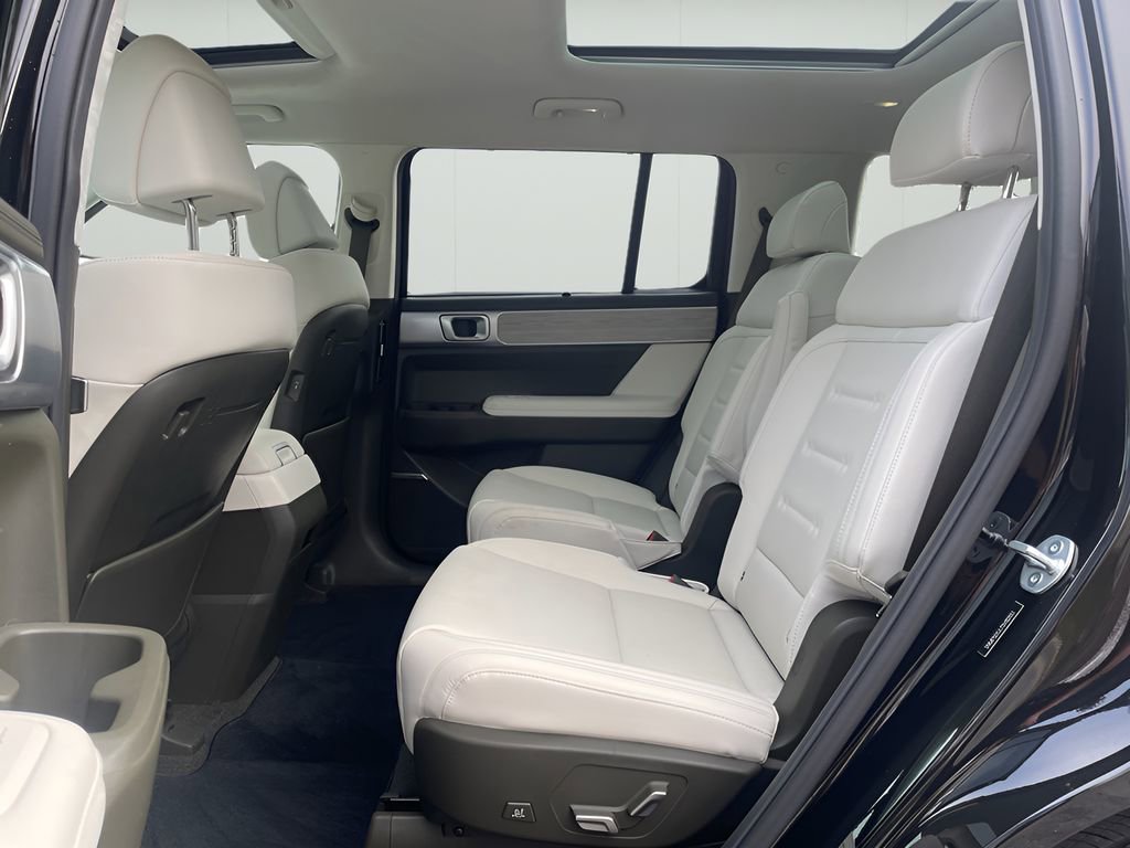 Used 2025 Hyundai Santa Fe Calligraphy image 16