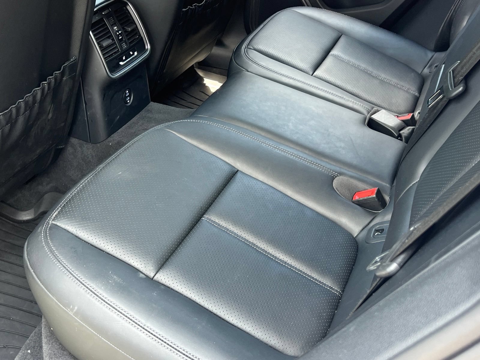 Certified 2025 Porsche Macan AWD/4WD image 17