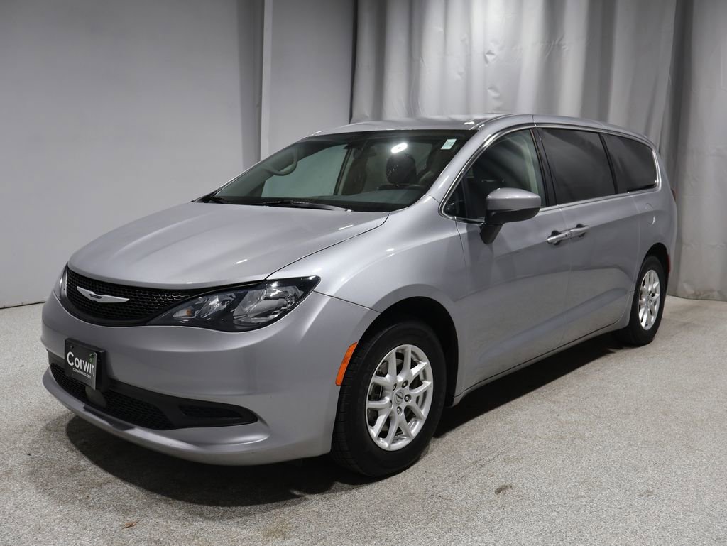 Used 2021 Chrysler Voyager LX image 12