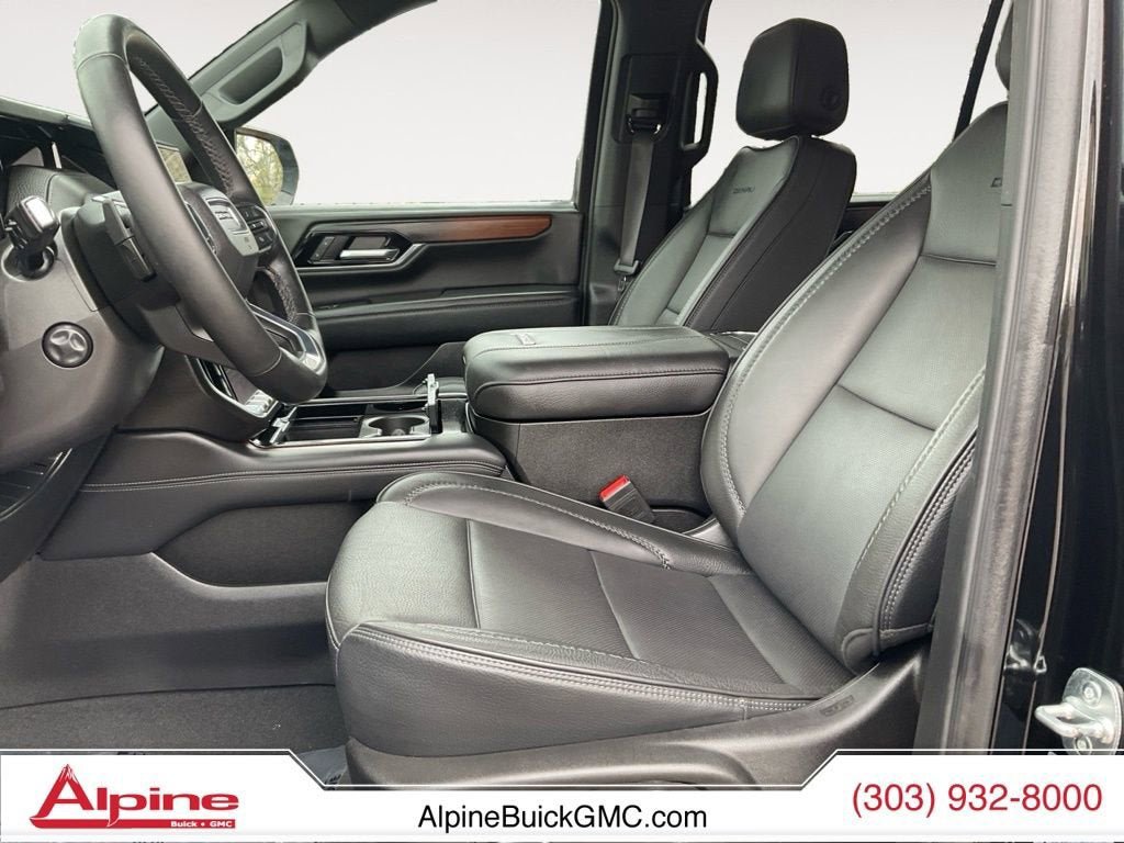 Used 2025 GMC Yukon XL Denali image 9